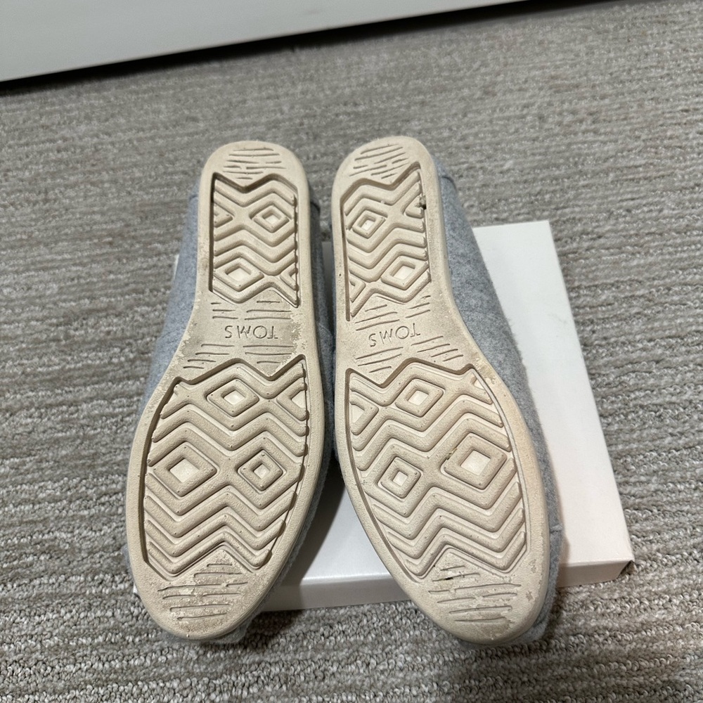 TOMS alpargata slip on size 8.5 - Picture 3 of 3
